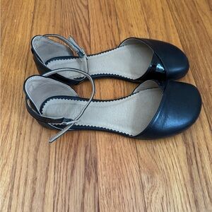 Shapen Poppy Barefoot Sandals Black